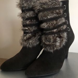 Cute faux fur style winter fall boots
